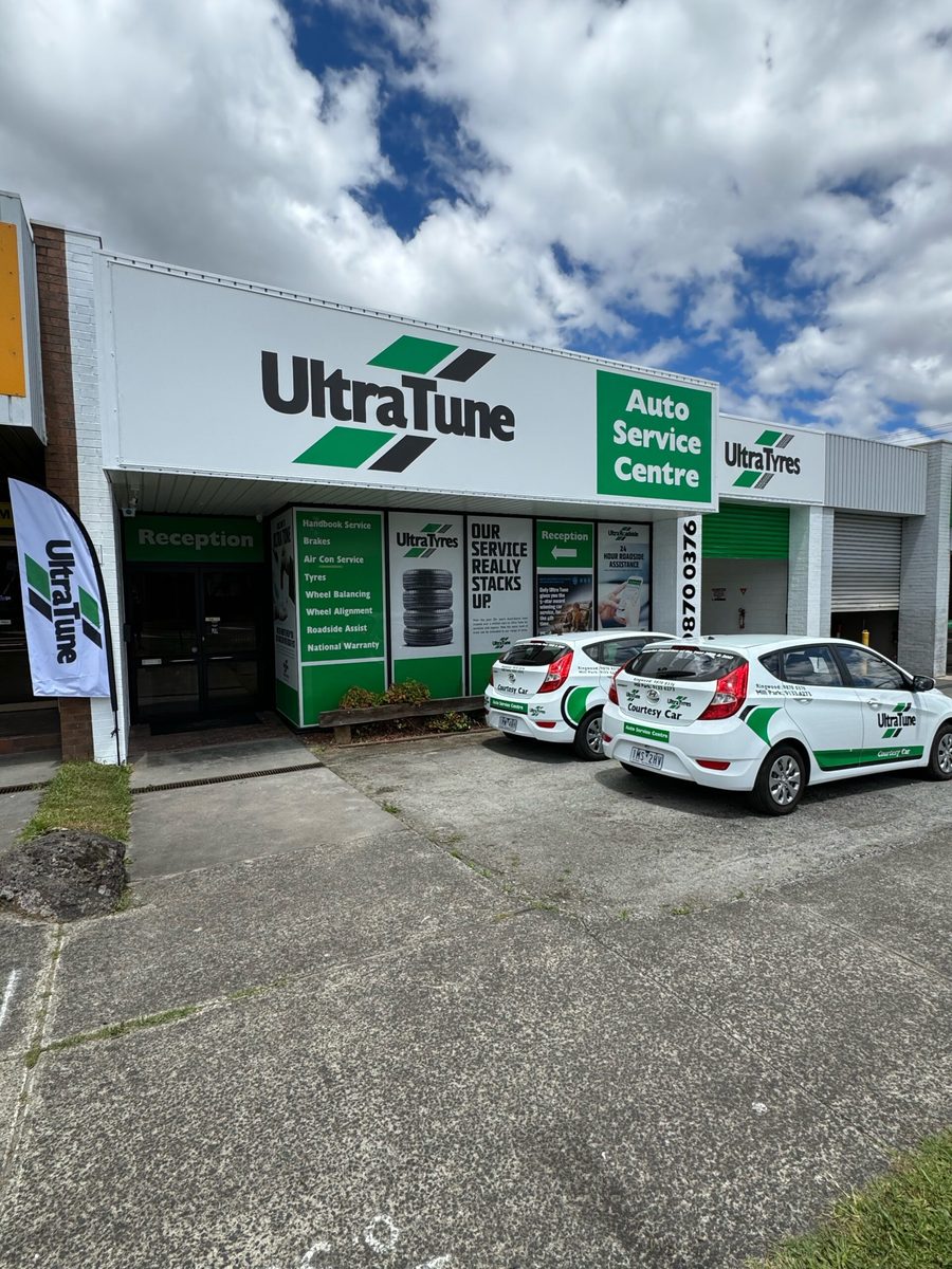 Ultra Tune Ringwood shopfront and courtesy cars